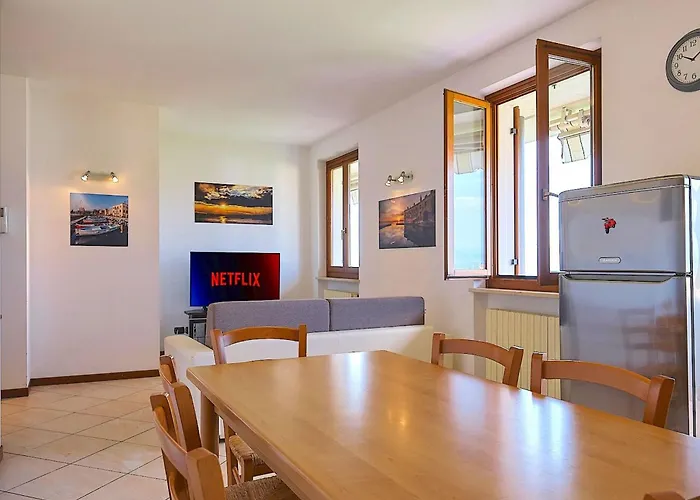 Апартаменты La Terrazza Sul - Mit Terrasse Mit Seeblick By Interhome *